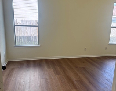 16531 Cheshire Grove Lane - Photo Thumbnail 5