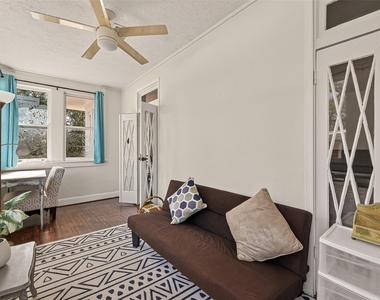 324 W Alabama Street - Photo Thumbnail 12