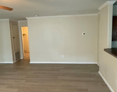 7806 Beckley - Photo Thumbnail 2
