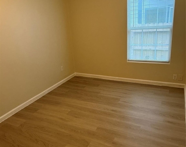 7806 Beckley - Photo Thumbnail 7