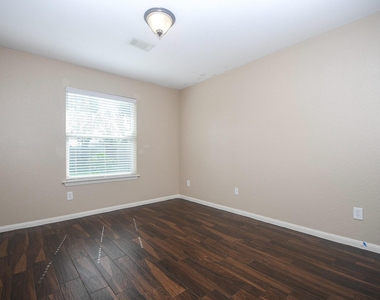 6006 Lamb Creek - Photo Thumbnail 11