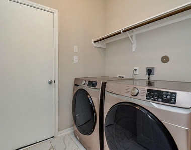 5443 Grand View Drive - Photo Thumbnail 7