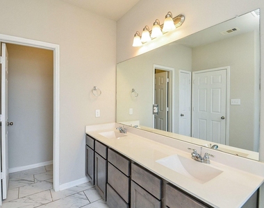5443 Grand View Drive - Photo Thumbnail 17