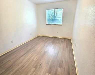 3102 E Heatherock Circle - Photo Thumbnail 5