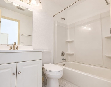 3102 E Heatherock Circle - Photo Thumbnail 3