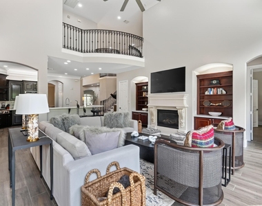 110 S Veilwood Circle - Photo Thumbnail 17