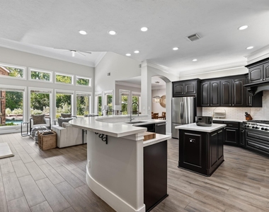110 S Veilwood Circle - Photo Thumbnail 9