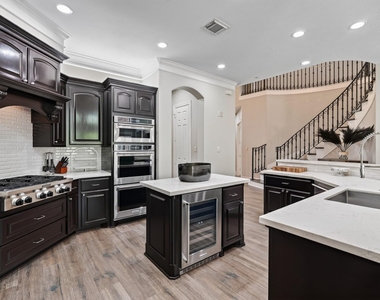 110 S Veilwood Circle - Photo Thumbnail 11
