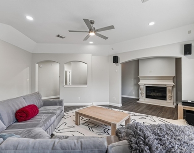 110 S Veilwood Circle - Photo Thumbnail 46