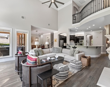110 S Veilwood Circle - Photo Thumbnail 18
