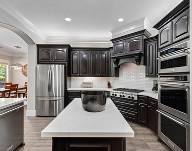 110 S Veilwood Circle - Photo Thumbnail 14