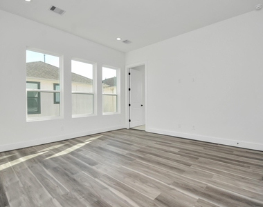 1507 Robin Street - Photo Thumbnail 24