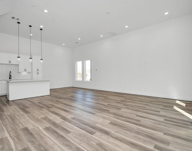 1507 Robin Street - Photo Thumbnail 16