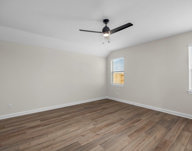 3210 Banyan Drive - Photo Thumbnail 4