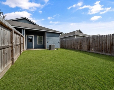 403 E Avenue G - Photo Thumbnail 16