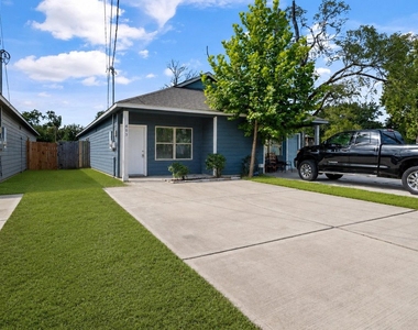403 E Avenue G - Photo Thumbnail 17