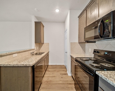 403 E Avenue G - Photo Thumbnail 5
