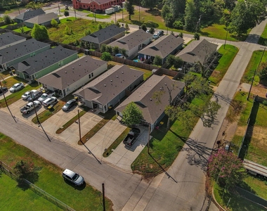 403 E Avenue G - Photo Thumbnail 19