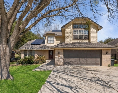 228 April Waters Drive W - Photo Thumbnail 2