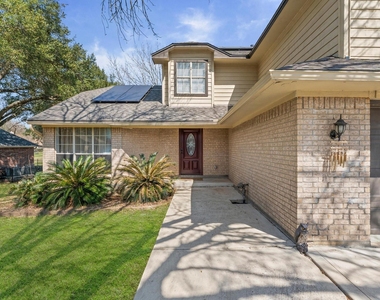 228 April Waters Drive W - Photo Thumbnail 5
