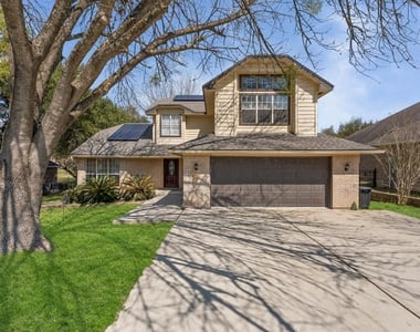 228 April Waters Drive W - Photo Thumbnail 4