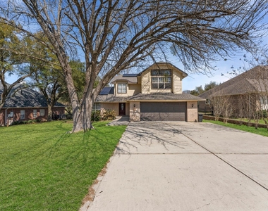 228 April Waters Drive W - Photo Thumbnail 3
