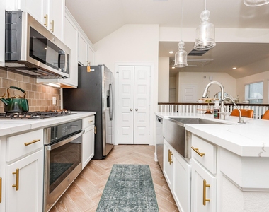 11412 Galway Grove Dr - Photo Thumbnail 3
