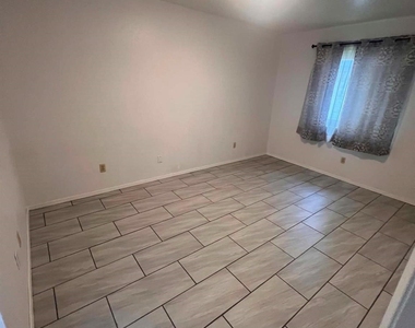 4710 Owens Creek Lane - Photo Thumbnail 10