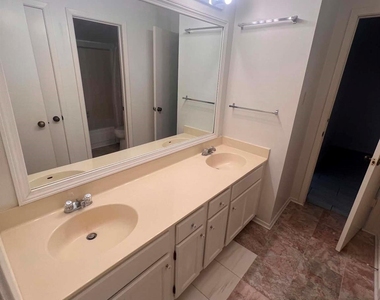 4710 Owens Creek Lane - Photo Thumbnail 11