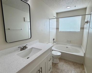2710 Grants Lake Boulevard - Photo Thumbnail 6