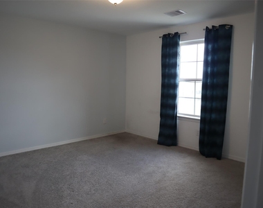 5806 Aurora Greens Lane - Photo Thumbnail 13