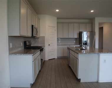 5806 Aurora Greens Lane - Photo Thumbnail 6