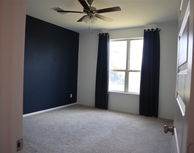 5806 Aurora Greens Lane - Photo Thumbnail 8