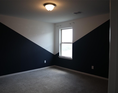 5806 Aurora Greens Lane - Photo Thumbnail 11