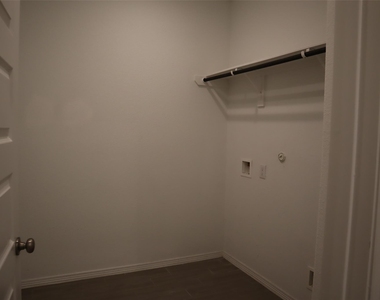 5806 Aurora Greens Lane - Photo Thumbnail 4