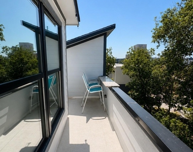 4406 Munger Avenue - Photo Thumbnail 24