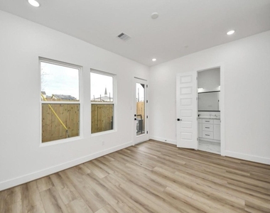 3915 Tuam Street - Photo Thumbnail 5