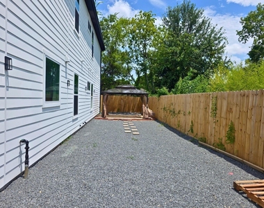 3915 Tuam Street - Photo Thumbnail 8