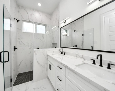 3915 Tuam Street - Photo Thumbnail 6