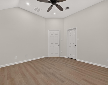 5607 Granite Falls Ln - Photo Thumbnail 2