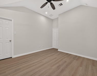 5607 Granite Falls Ln - Photo Thumbnail 3