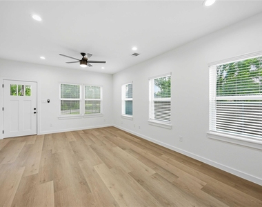 8412 Darien Street - Photo Thumbnail 6