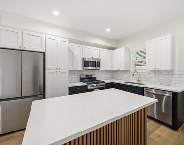 8412 Darien Street - Photo Thumbnail 3