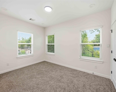 8412 Darien Street - Photo Thumbnail 10