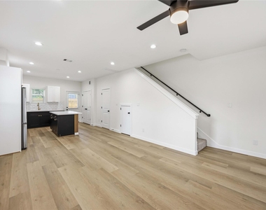 8412 Darien Street - Photo Thumbnail 4