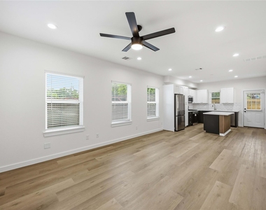 8412 Darien Street - Photo Thumbnail 7