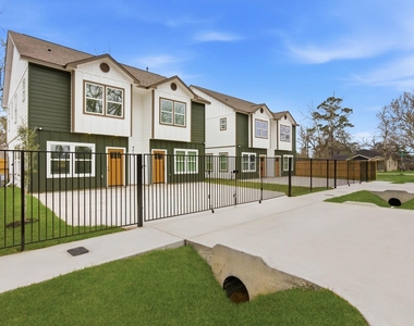 8412 Darien Street - Photo Thumbnail 2