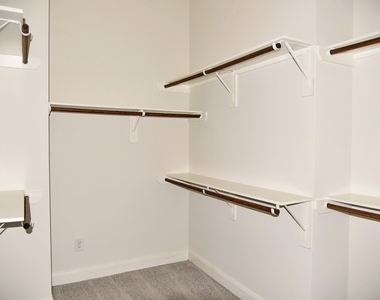 2211 Chenevert Street - Photo Thumbnail 20
