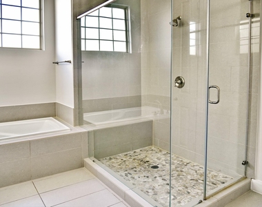 2211 Chenevert Street - Photo Thumbnail 15