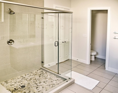 2211 Chenevert Street - Photo Thumbnail 16
